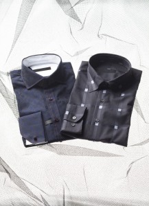 To mørke mønstrede skjorter