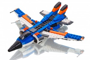 Lego - jagerfly bygget af legoklodser